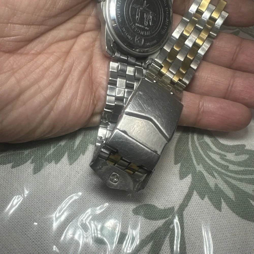 Working Wenger Genuine Swiss 100M Men's Quartz 38mm Steel watch-Missing Pin